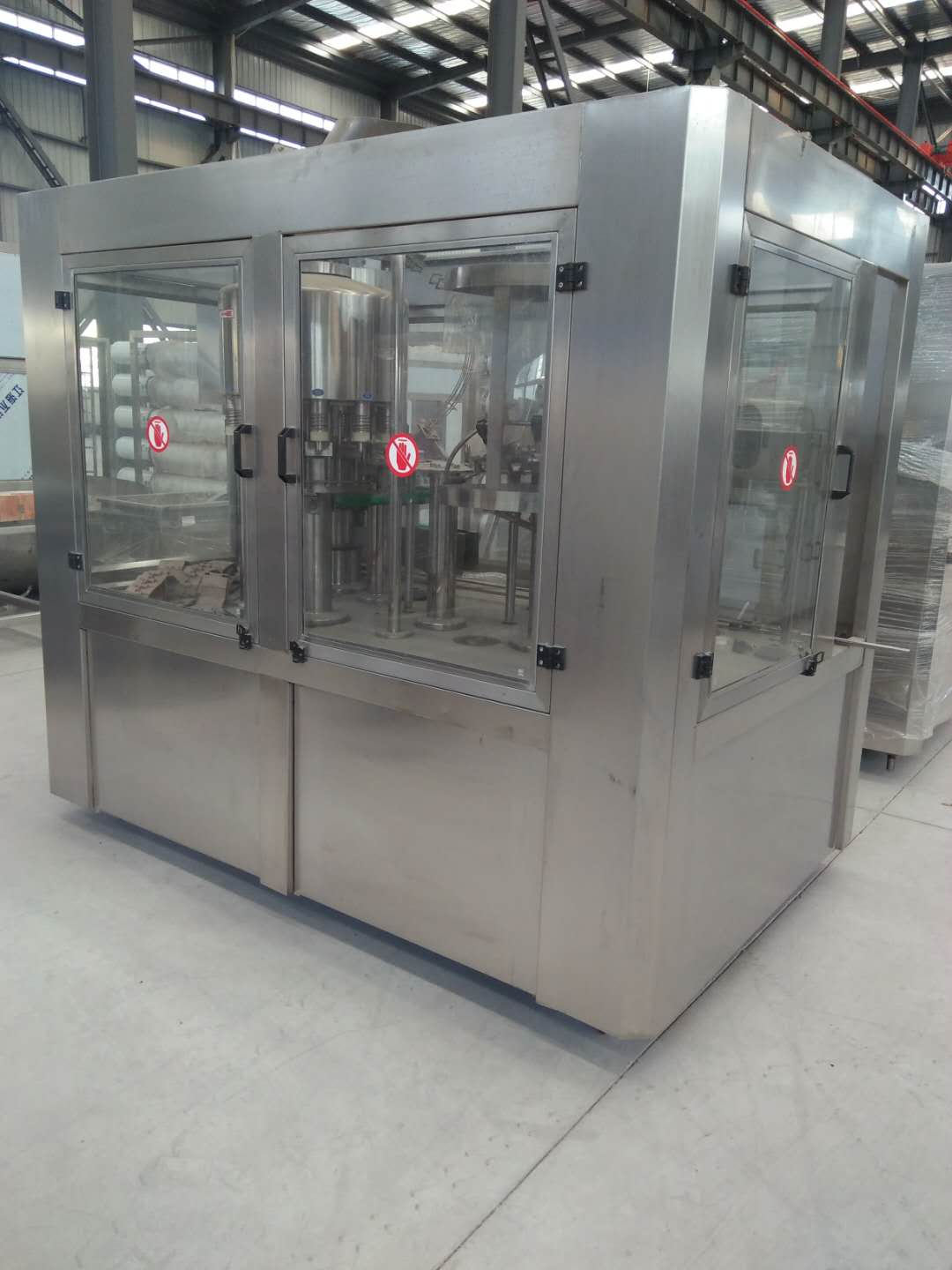 安徽欣升源全自動小型純凈水灌裝機(jī)小型礦泉水灌裝機(jī)設(shè)備價格