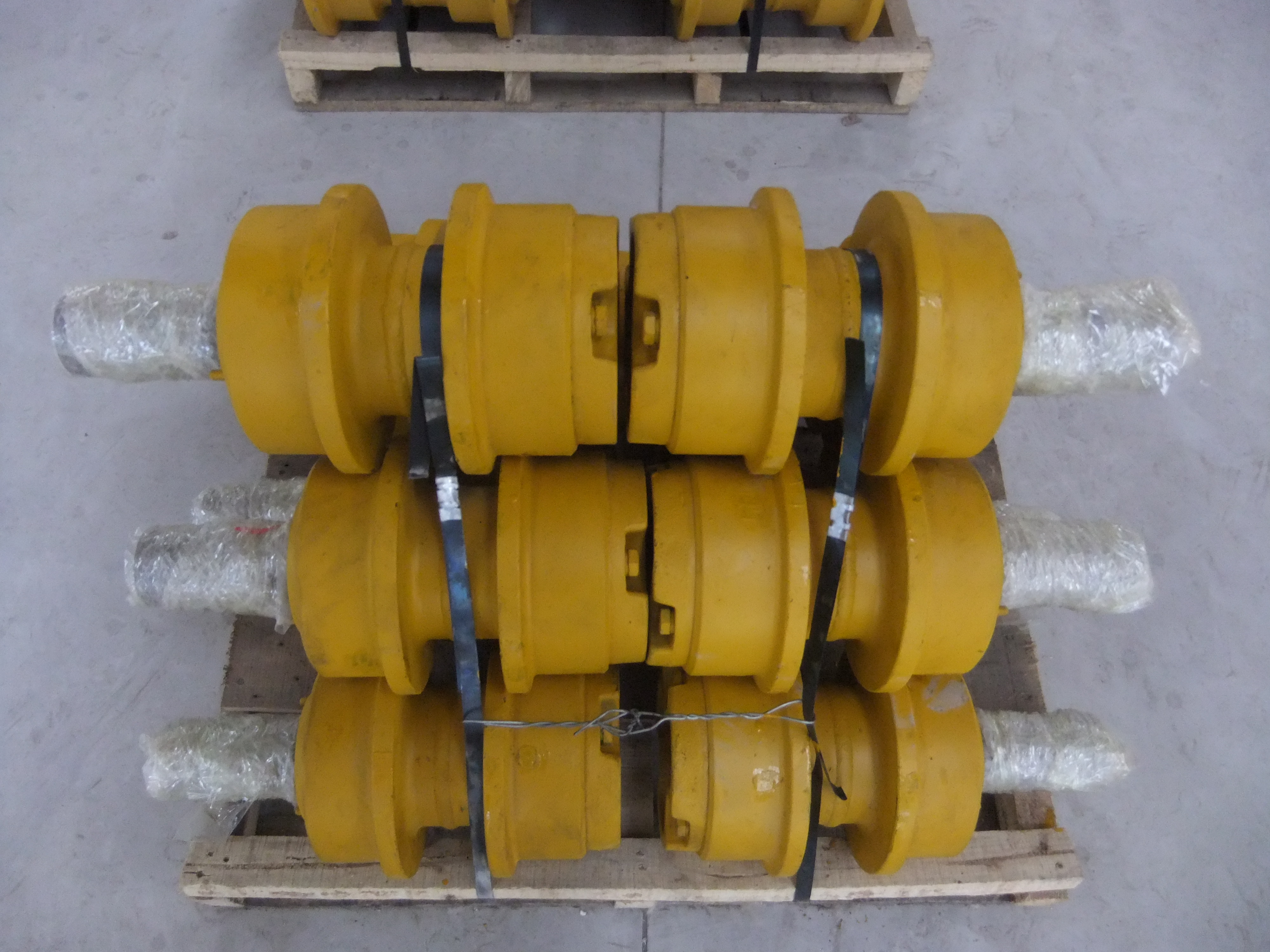 供應(yīng)山推220支重輪總成 山推220支重輪總成 推土機(jī)支重輪