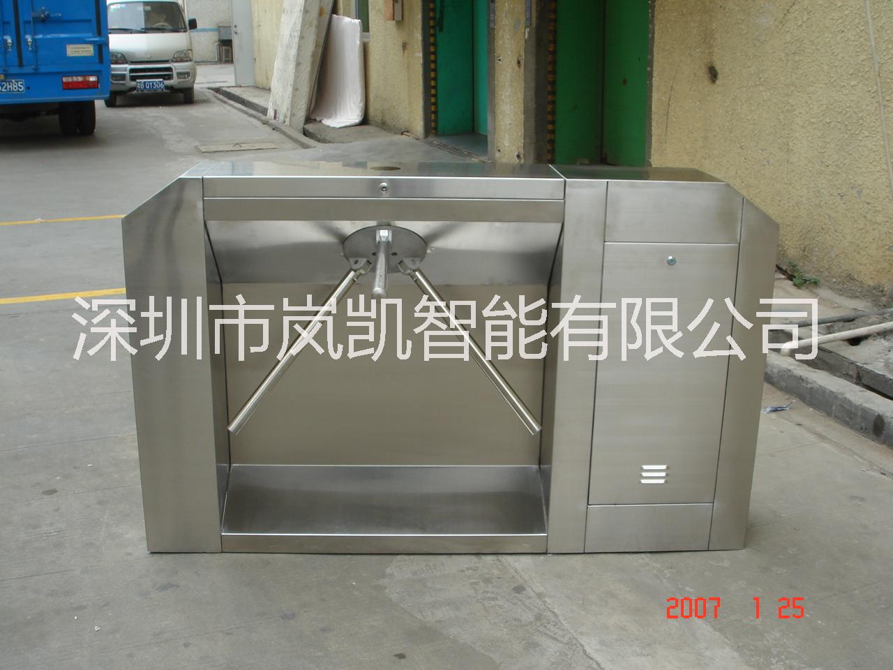 供應(yīng)鄭州雙機(jī)芯三輥閘 公交站雙機(jī)芯三輥閘 BRT通道三輥閘 雙機(jī)芯三輥閘廠家直銷