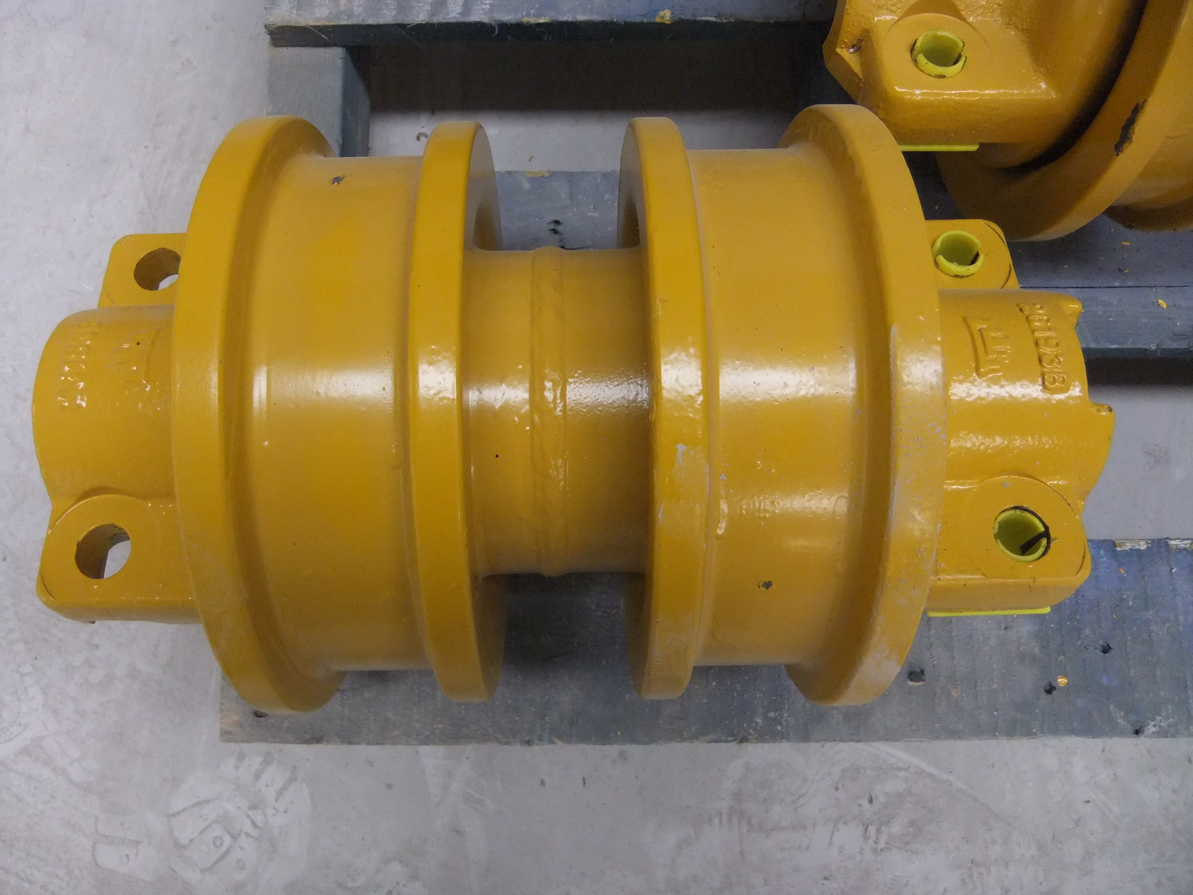 供應(yīng)山推220支重輪總成 山推220支重輪總成 推土機(jī)支重輪