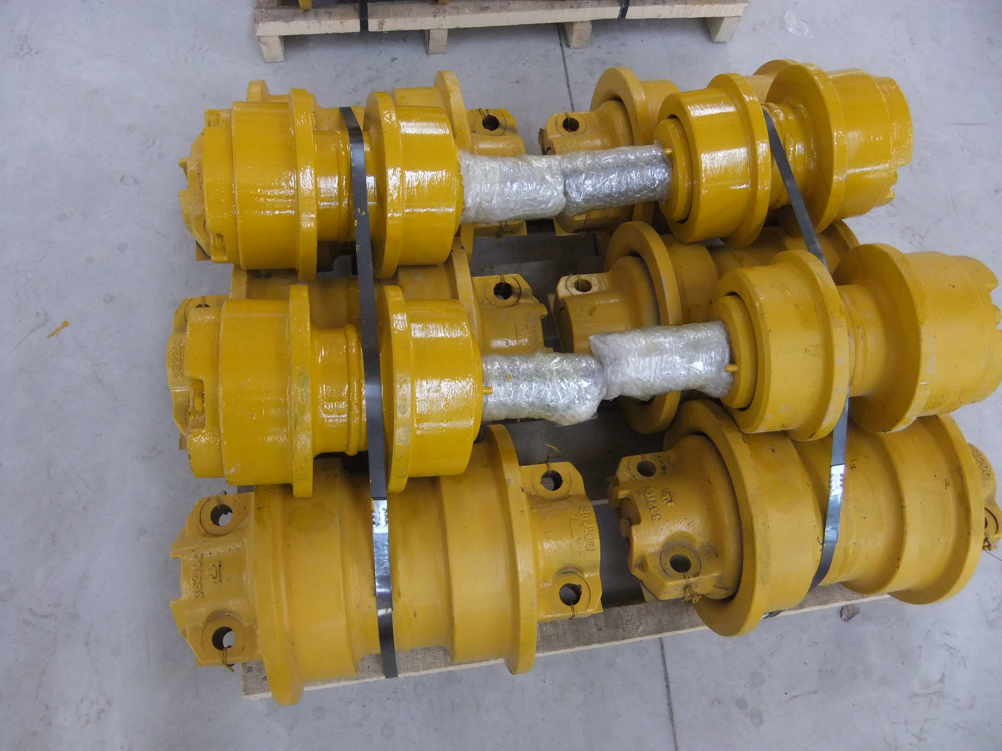 供應(yīng)出口支重輪推土機 出口支重輪推土機 sd16支重輪