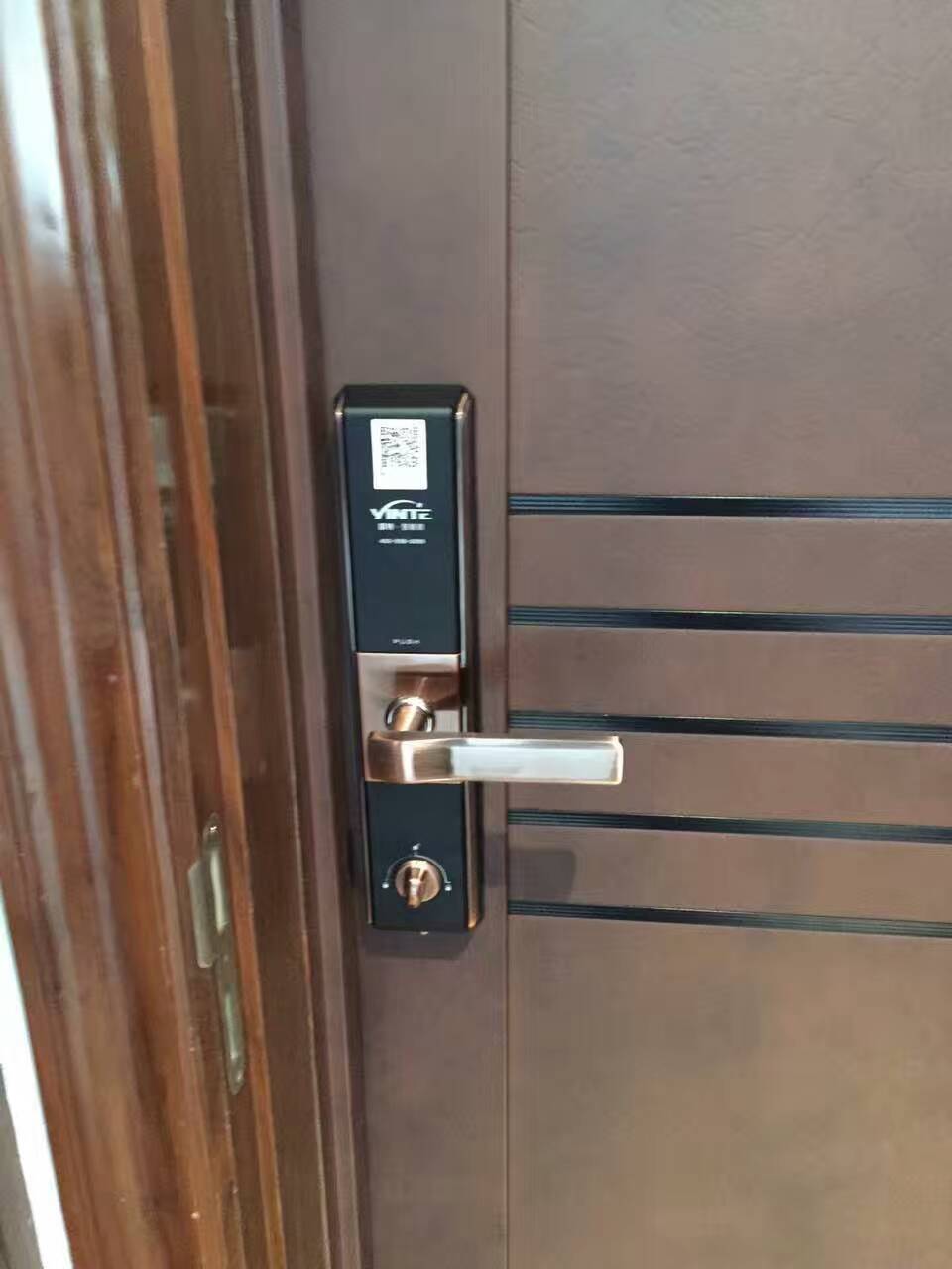 供應(yīng)美心防盜門專業(yè)換鎖