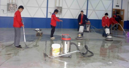 青島擦玻璃_青島專業(yè)擦玻璃 李滄區(qū)效率高玻璃保潔服務公司