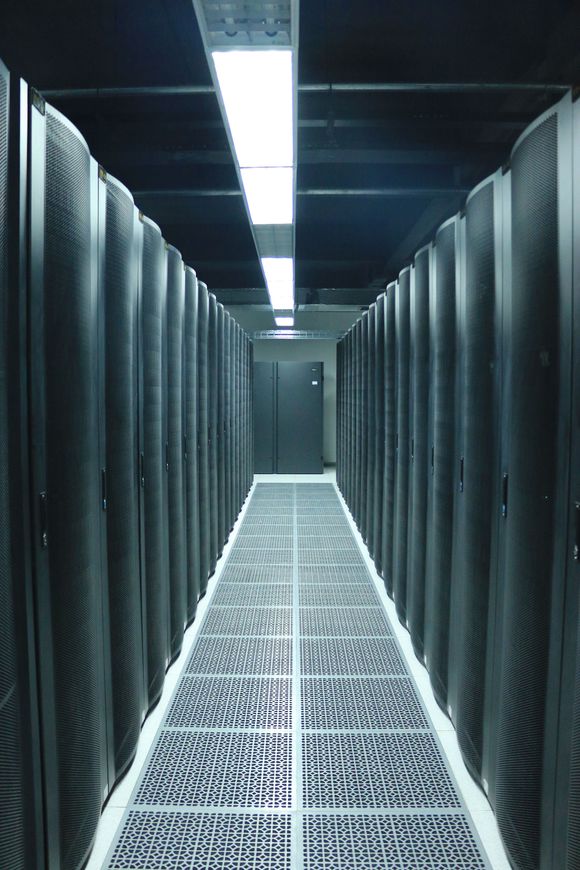 企業(yè)服務(wù)器租用，如何降低服務(wù)器租用費用，成都極云