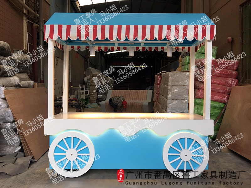 防腐木售貨車(chē) 外賣(mài)亭 流動(dòng)售貨車(chē) 攤位車(chē) 美食攤位 仿古小吃車(chē) 防腐木售貨車(chē) 商場(chǎng)花車(chē)木質(zhì)