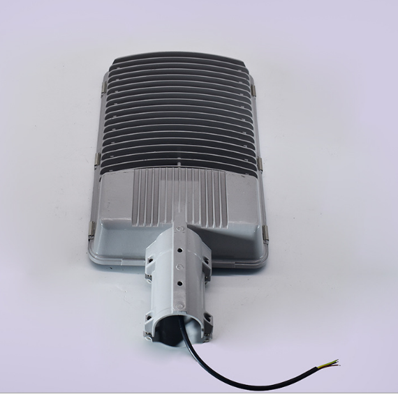 LED路燈 防水挑臂路燈價(jià)格 太陽(yáng)能燈戶外LED路燈 江門戶外燈廠