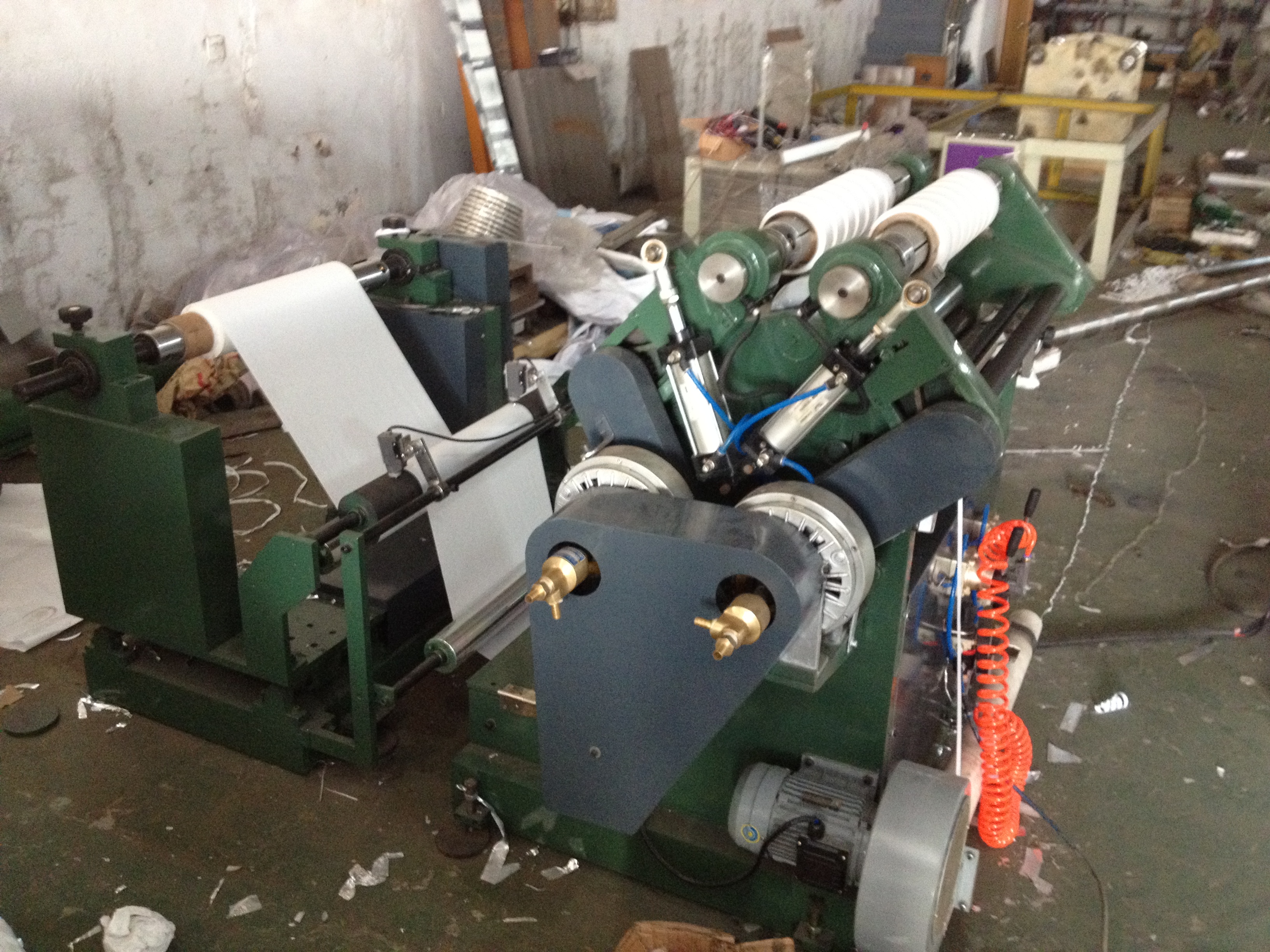 自動(dòng)高速分切機(jī) 中心表面卷曲高速分切機(jī)腹膜機(jī) 薄膜分切機(jī) 自動(dòng)高速分切機(jī) 中心表面分切機(jī)