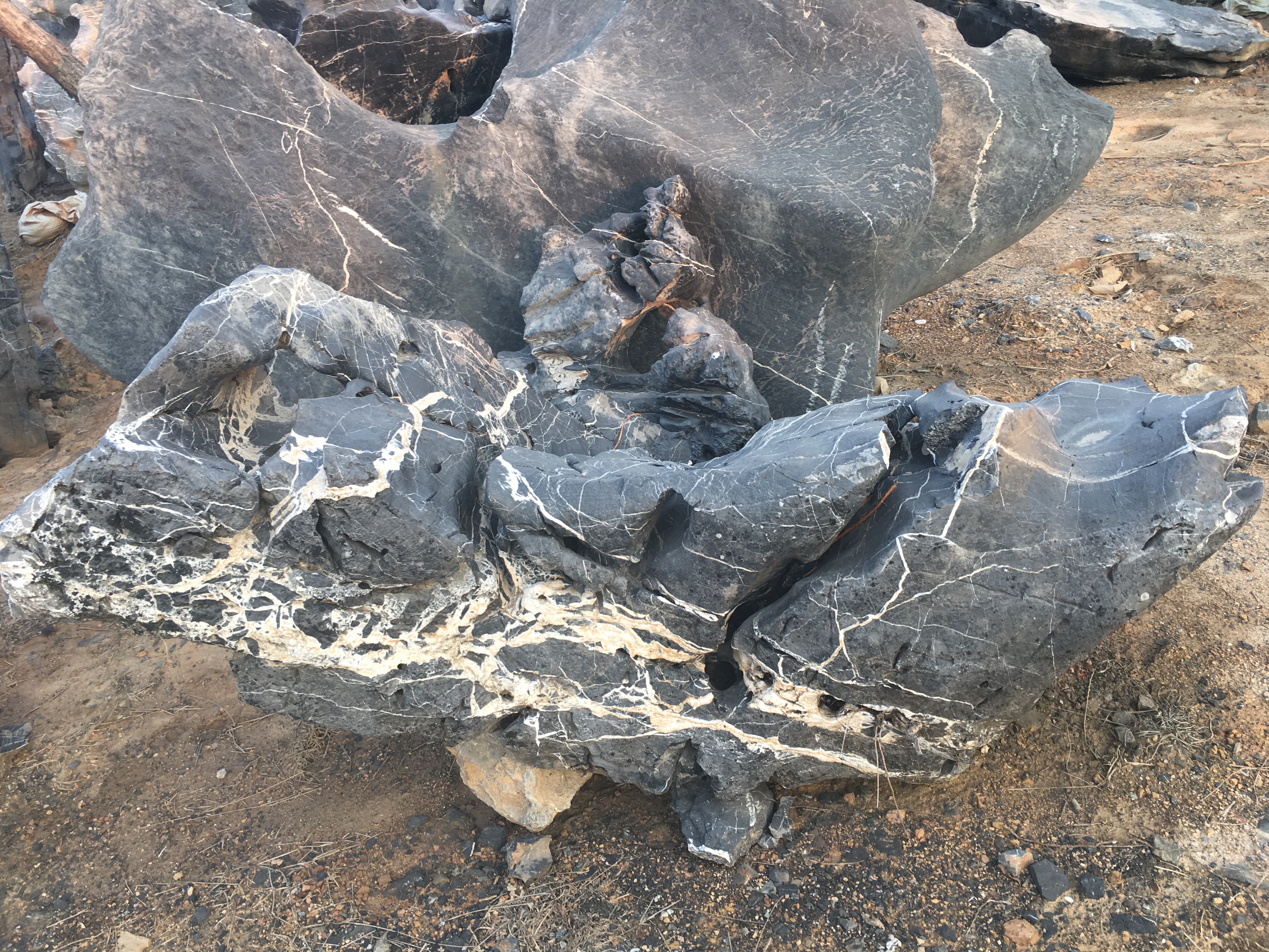 英德假山石報價 英德景觀石 景觀石廠家 景觀石價格 園林景觀石 太湖石景觀石 英德景觀石廠家 園林景觀石廠家