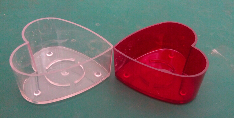 供應(yīng)中號心形紅色燭臺 中號心形紅色燭臺/塑料蠟燭杯