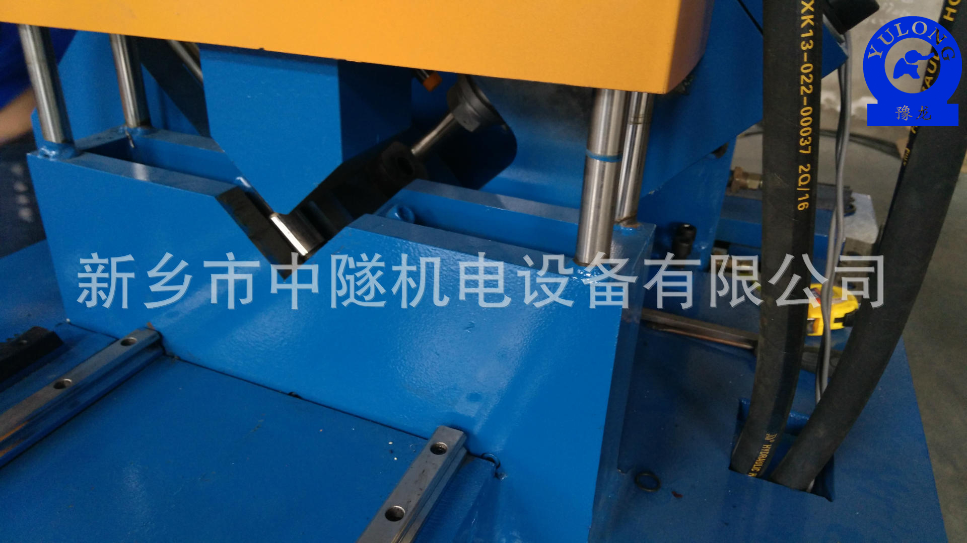 角鋼連接板生產(chǎn)線 法蘭連接板生產(chǎn)  角鋼打孔切斷機(jī)