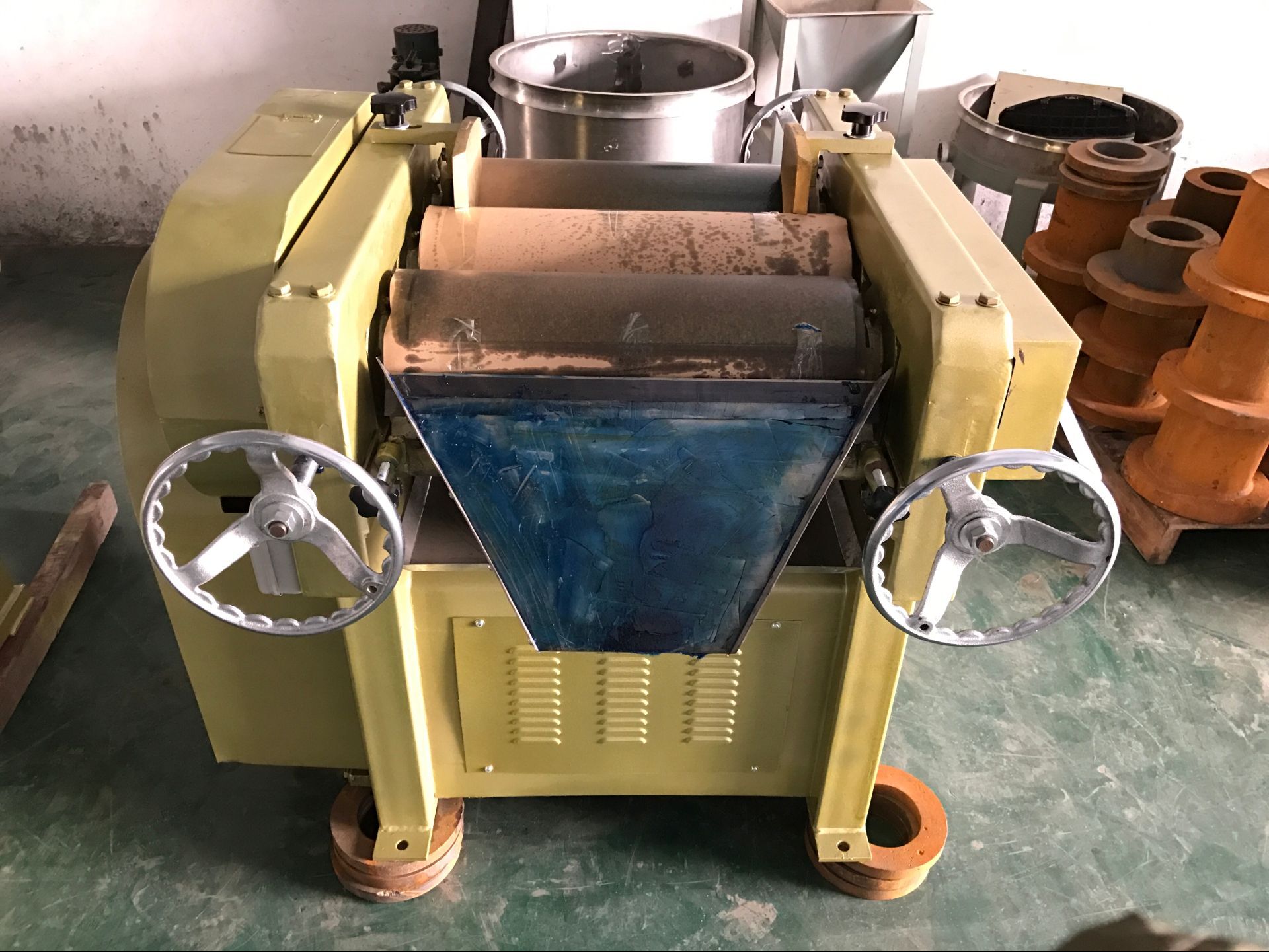 S系列三輥研磨機(jī)機(jī)、油漆油墨涂料用三輥研磨機(jī)