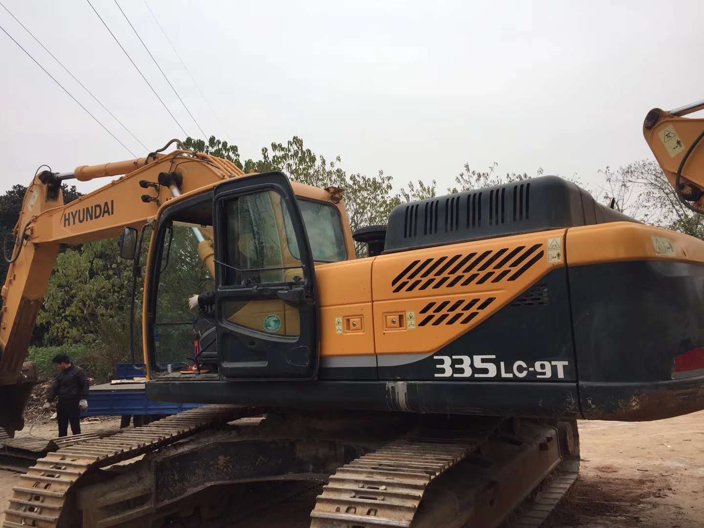 供應出售現(xiàn)代二手挖掘機 出售現(xiàn)代R335-9T挖掘機