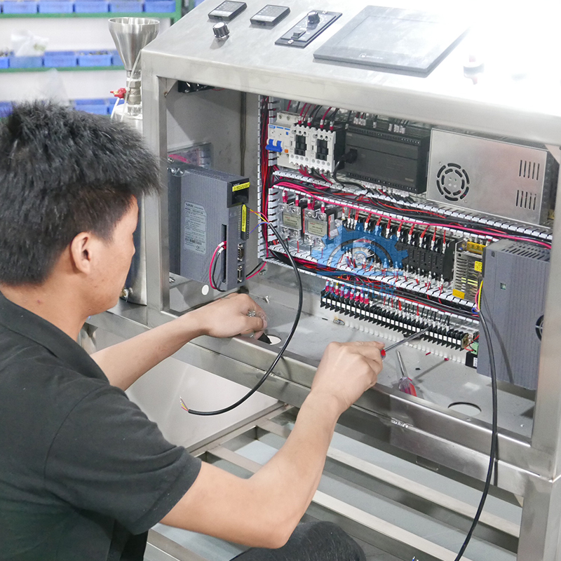 東莞久耐機(jī)械定制生產(chǎn)  小型半自動(dòng)聚氨酯膠輥澆注機(jī)