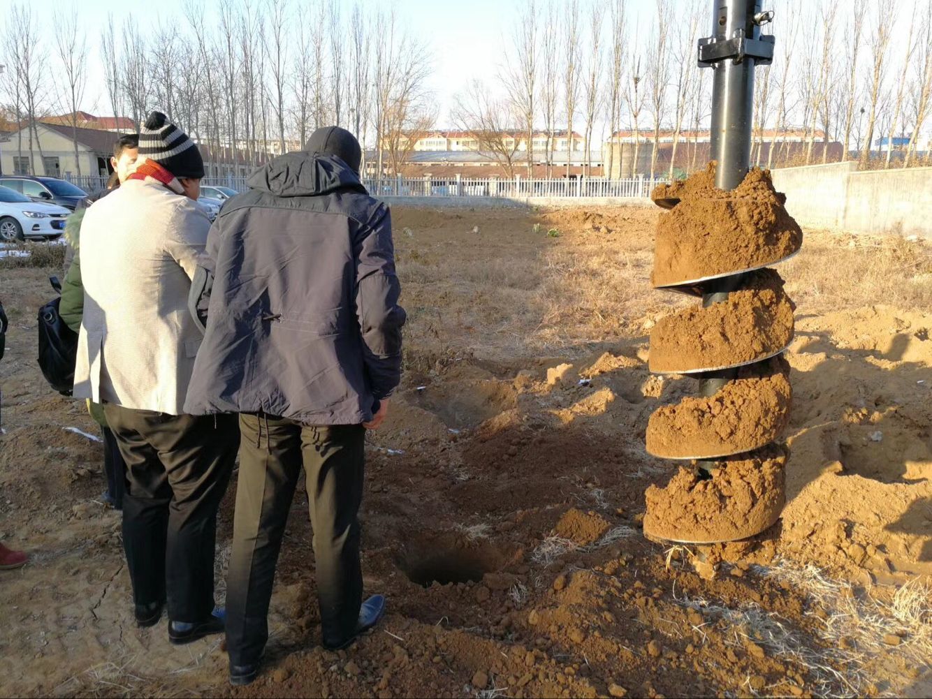 挖掘機(jī)螺旋鉆孔機(jī)光伏樁引孔鉆孔神器
