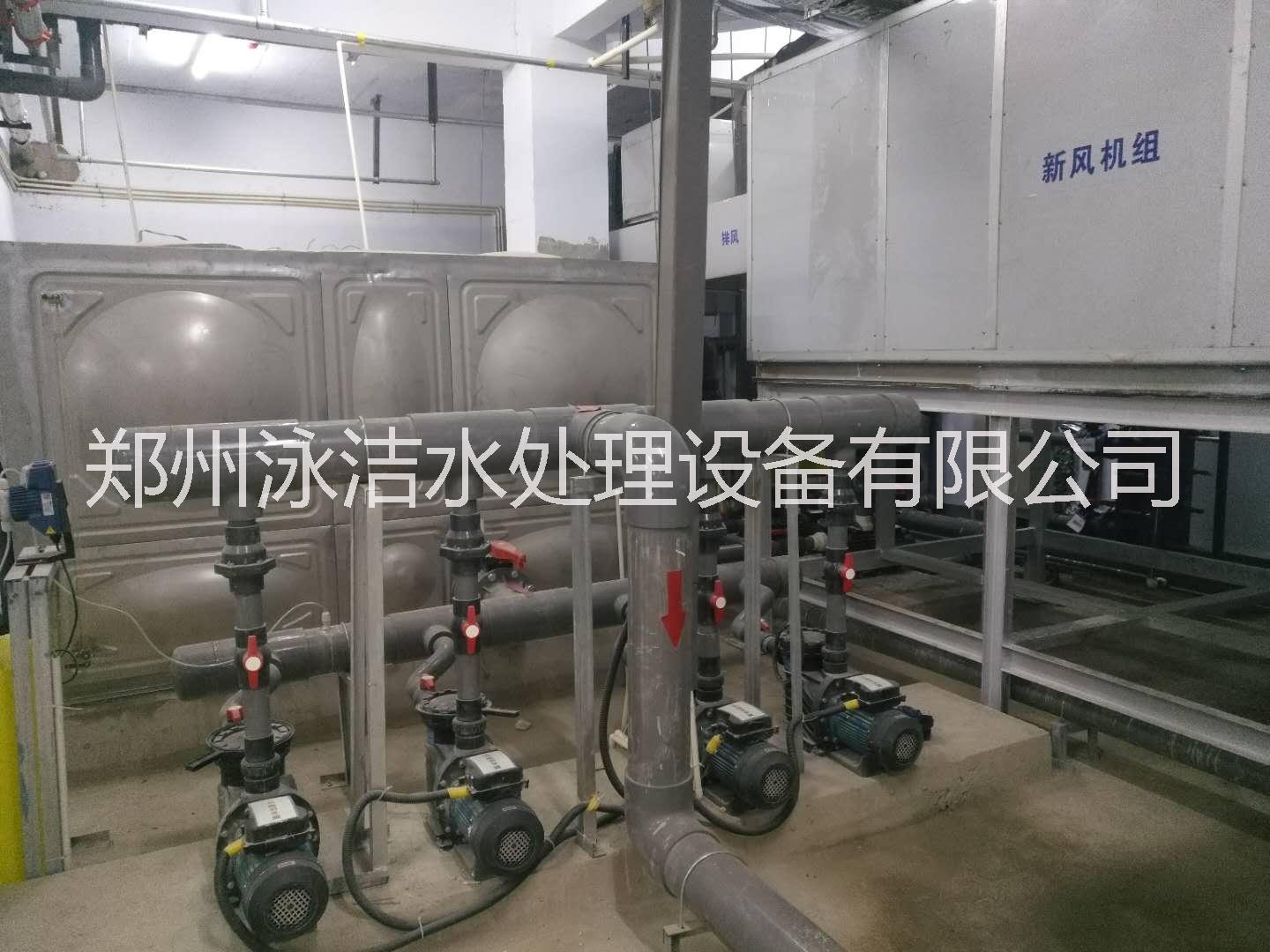 三機一體除濕設(shè)備 泳池?zé)岜?多功能泳池?zé)岜脵C組 游泳池整體方案