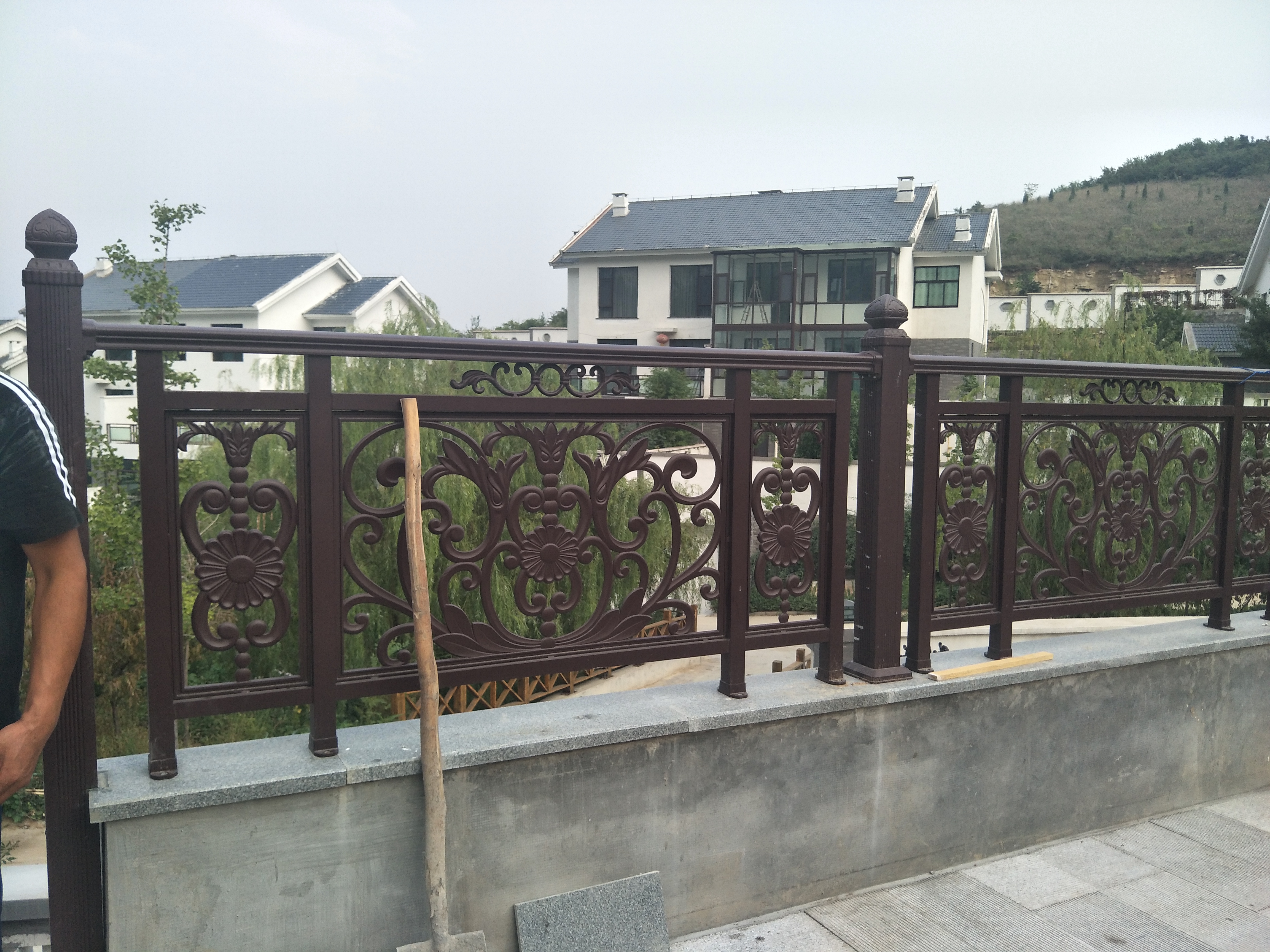 山東濰坊窗臺(tái)圍墻欄桿桿廠(chǎng)家價(jià)格_*欄桿批發(fā)銷(xiāo)售