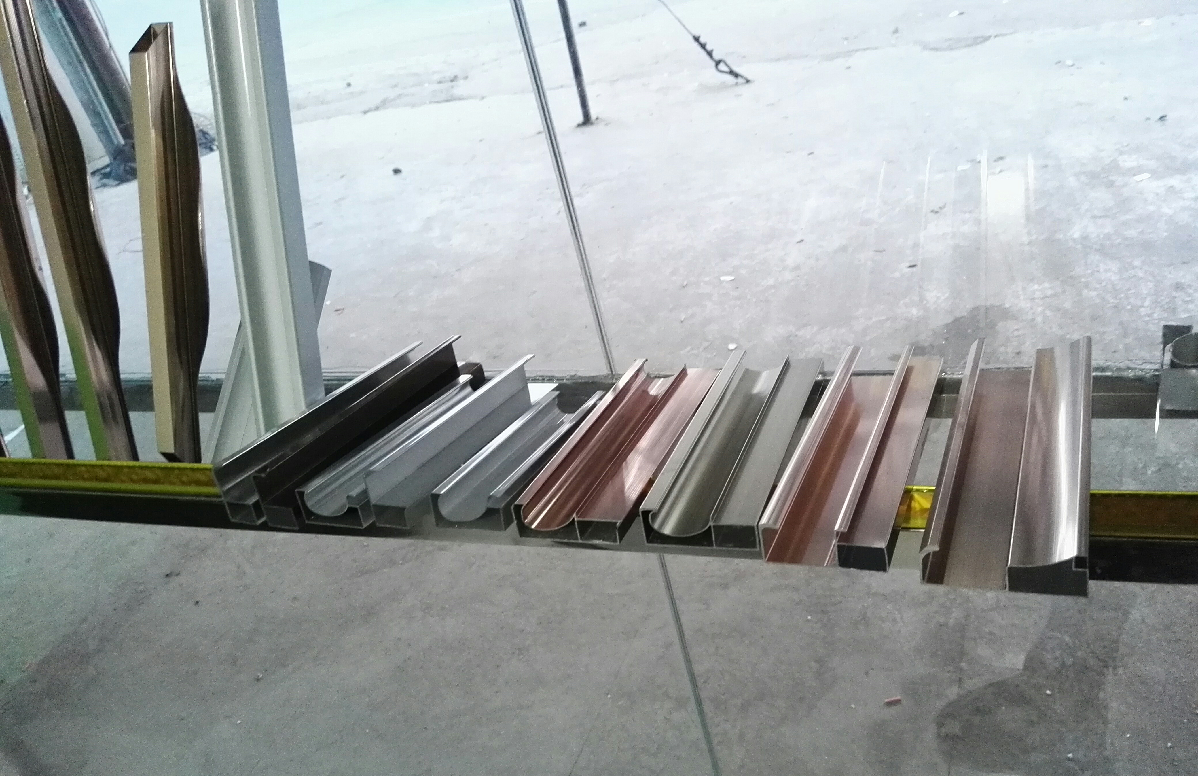 晶鋼門鋁材 成都晶鋼門鋁型材供應(yīng)廠家 晶鋼門邊框鋁材 鋁材晶鋼門邊框