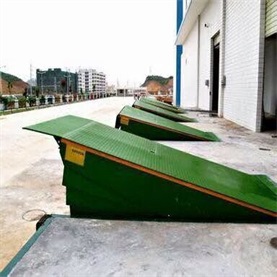【廠家直銷】 固定蹬車橋 固定式液壓登車 加工定制