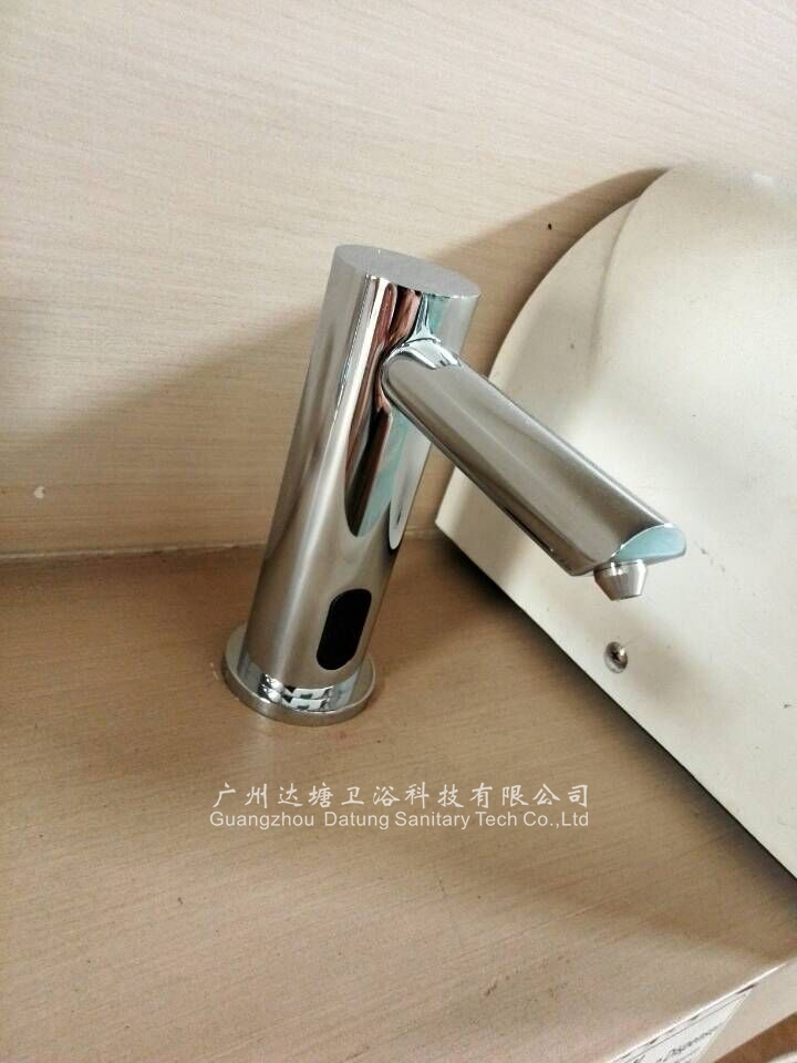 紅外線(xiàn)感應(yīng)龍頭泡沫皂液器 全自動(dòng)滴皂液器 水龍頭式皂液機(jī) 泡沫皂液器