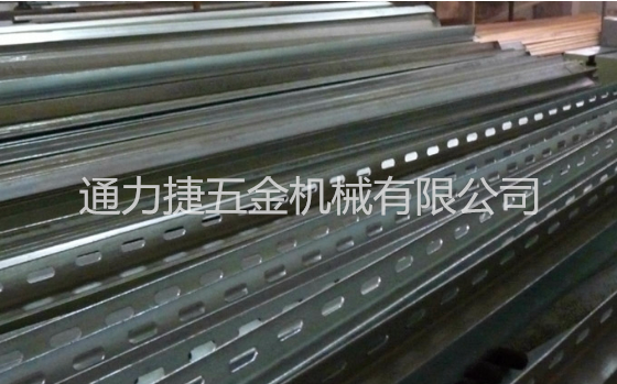 新款數(shù)控圓管沖孔機(jī) 全自動(dòng)風(fēng)管角鋼打孔機(jī) 貨架護(hù)欄沖孔全自動(dòng)