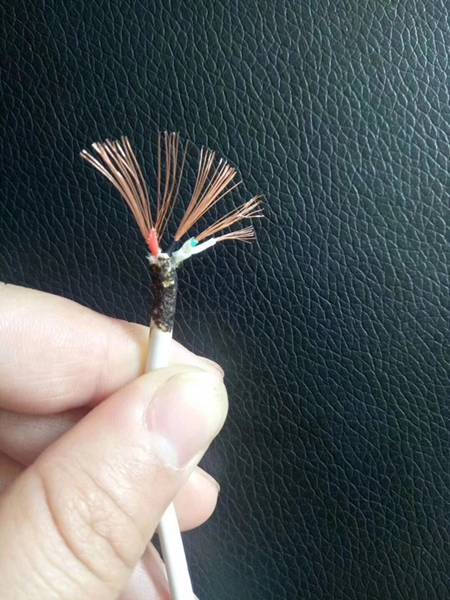 蘋果數(shù)據(jù)線 黑白兩色 長度90cm 魔術(shù)貼