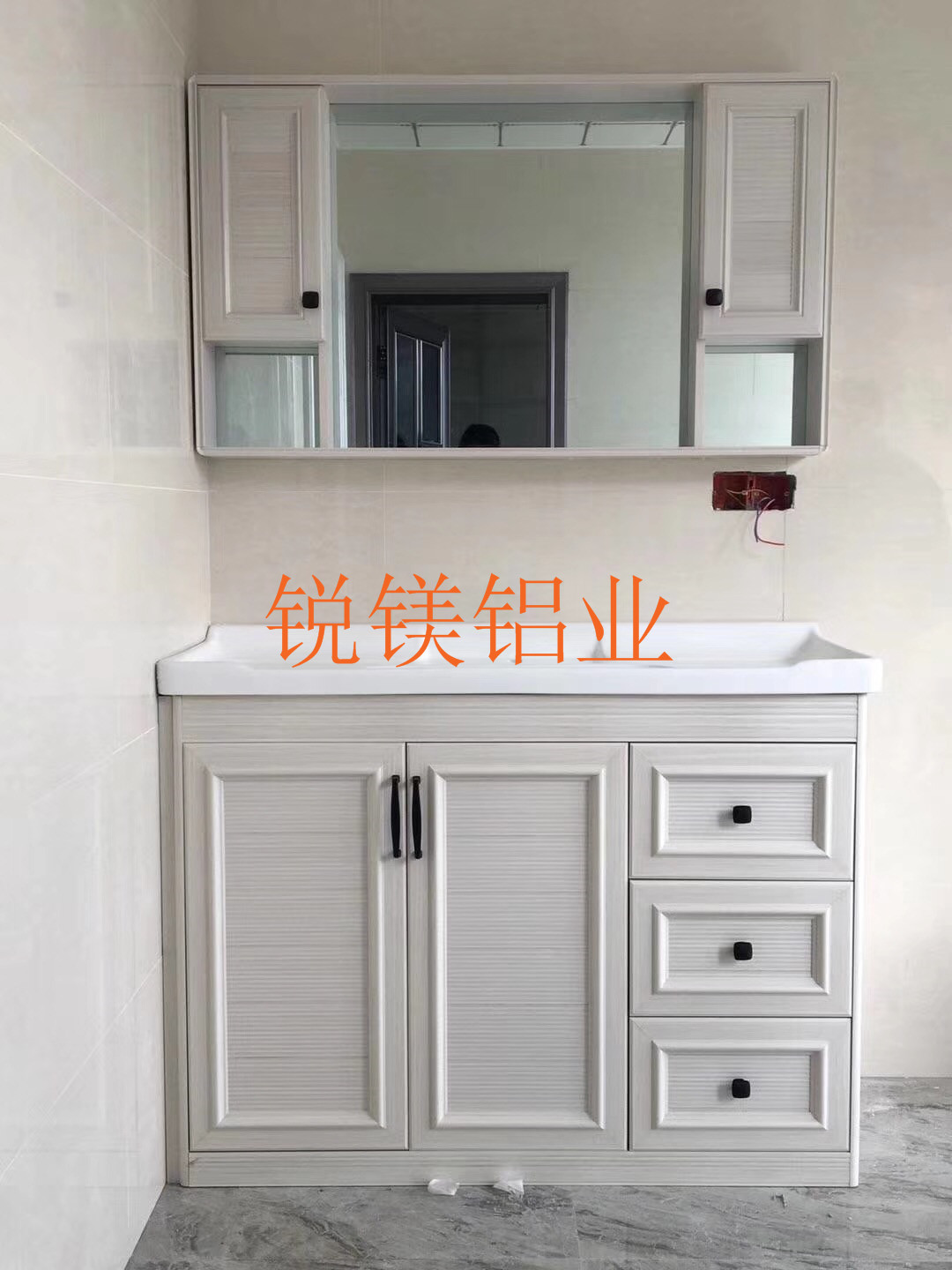 佛山廠家直銷全鋁家具全鋁浴室柜柜體鋁型材批發(fā) 全鋁家具 浴室柜 全鋁浴室柜