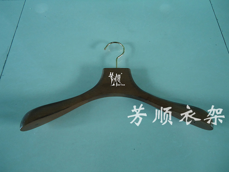 廣州木衣架供應(yīng)商*實(shí)木衣架