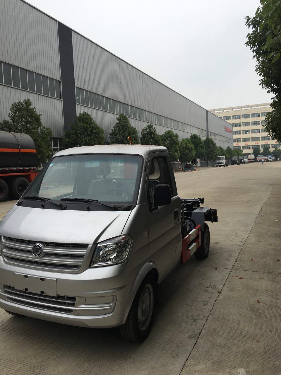 東風(fēng)小康國五排放 2.5方勾臂垃圾車