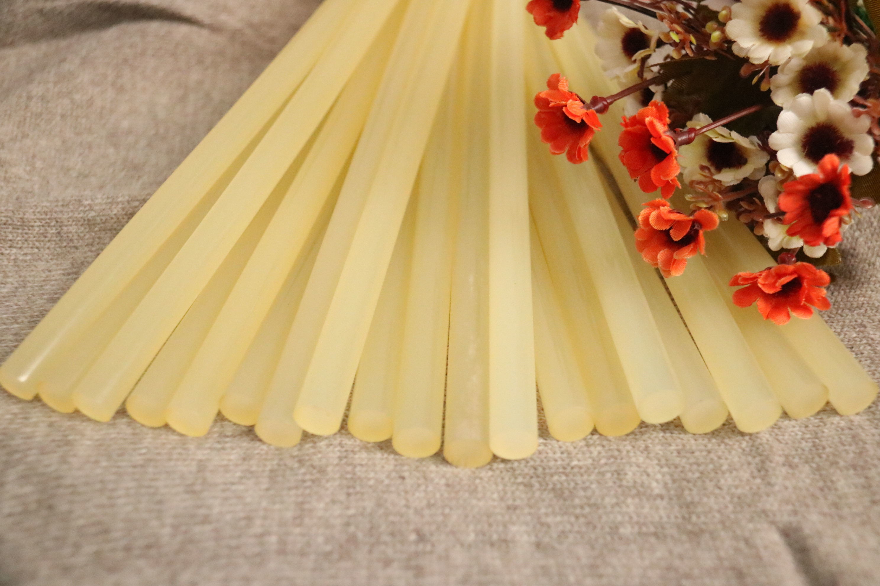 山東熱熔膠條膠棒  白色EVA熱熔膠棒膠廠家