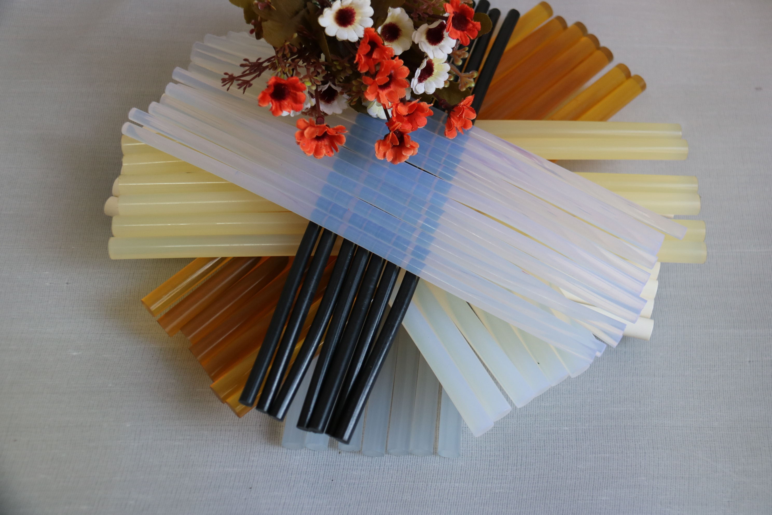 山東熱熔膠條膠棒  白色EVA熱熔膠棒膠廠家