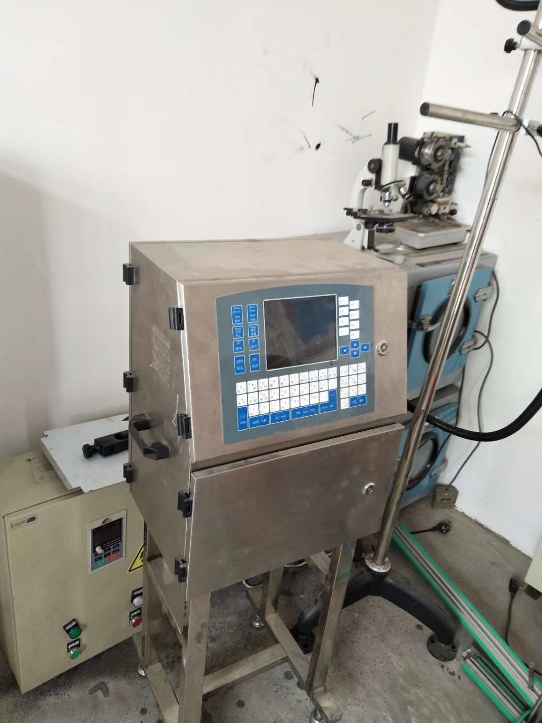 出售一臺二手 小字符噴碼機(jī)