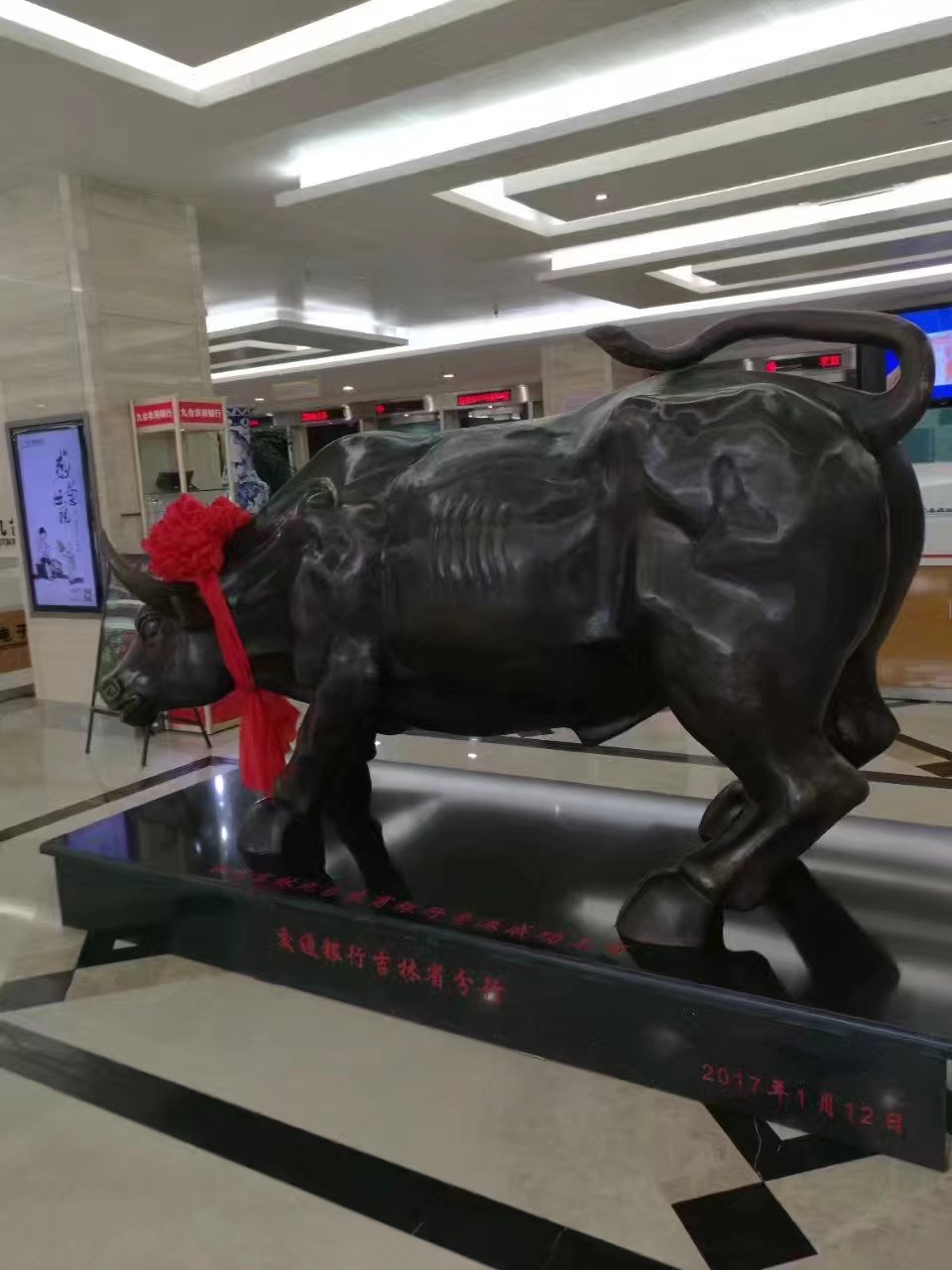 石雕華爾街牛/青石華爾街牛雕塑/石雕牛圖片/耕牛雕刻加工廠家