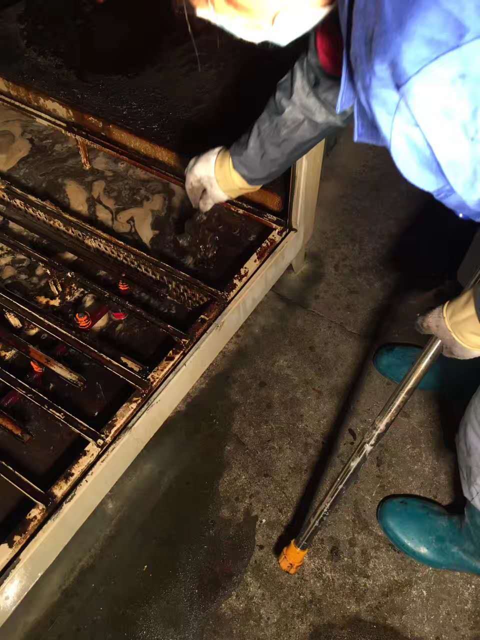 廣州油煙機(jī)清洗 海珠油煙機(jī)清洗 海珠油煙機(jī)清洗公司 天河油煙機(jī)清洗 天河油煙機(jī)清洗公司 珠村油煙機(jī)清洗 岑村油煙機(jī)清洗