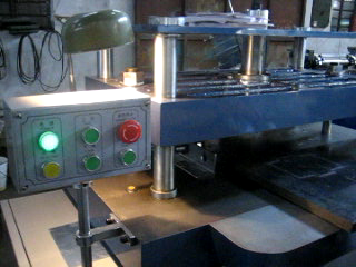 YMQ-180模切機(jī)  上往下壓模切機(jī) 紙張模切機(jī)