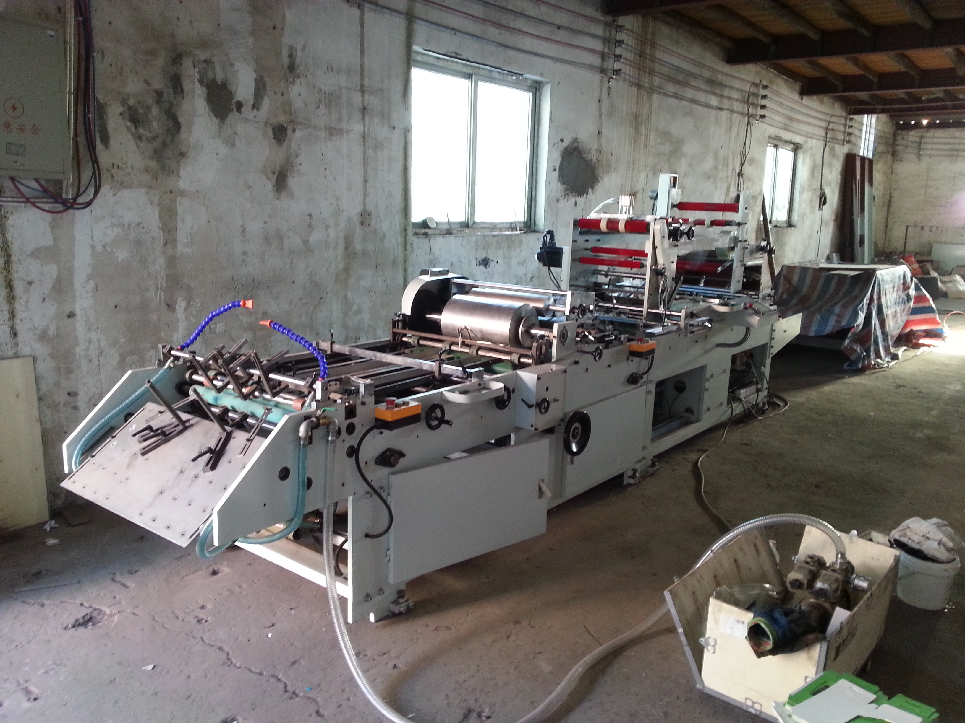 HY-650全自動(dòng)紙盒窗口貼膜機(jī) 大紙盒窗口貼膜機(jī)