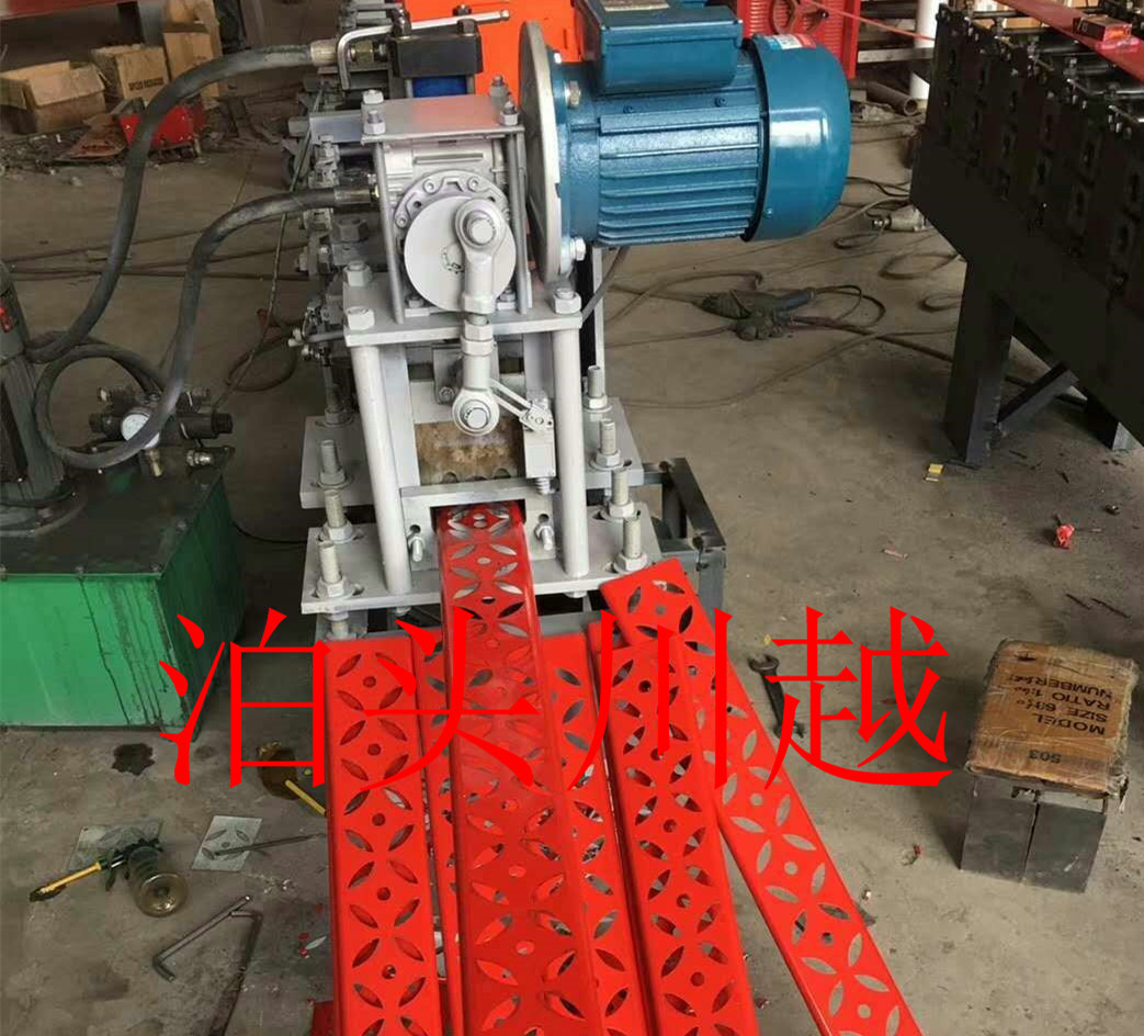 廣告扣板機   彩鋼扣板機  84扣板機 彩鋼扣板機