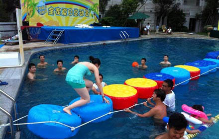 水上闖關設備出租專業(yè)生產(chǎn)水上沖關樂園項目租賃*惠