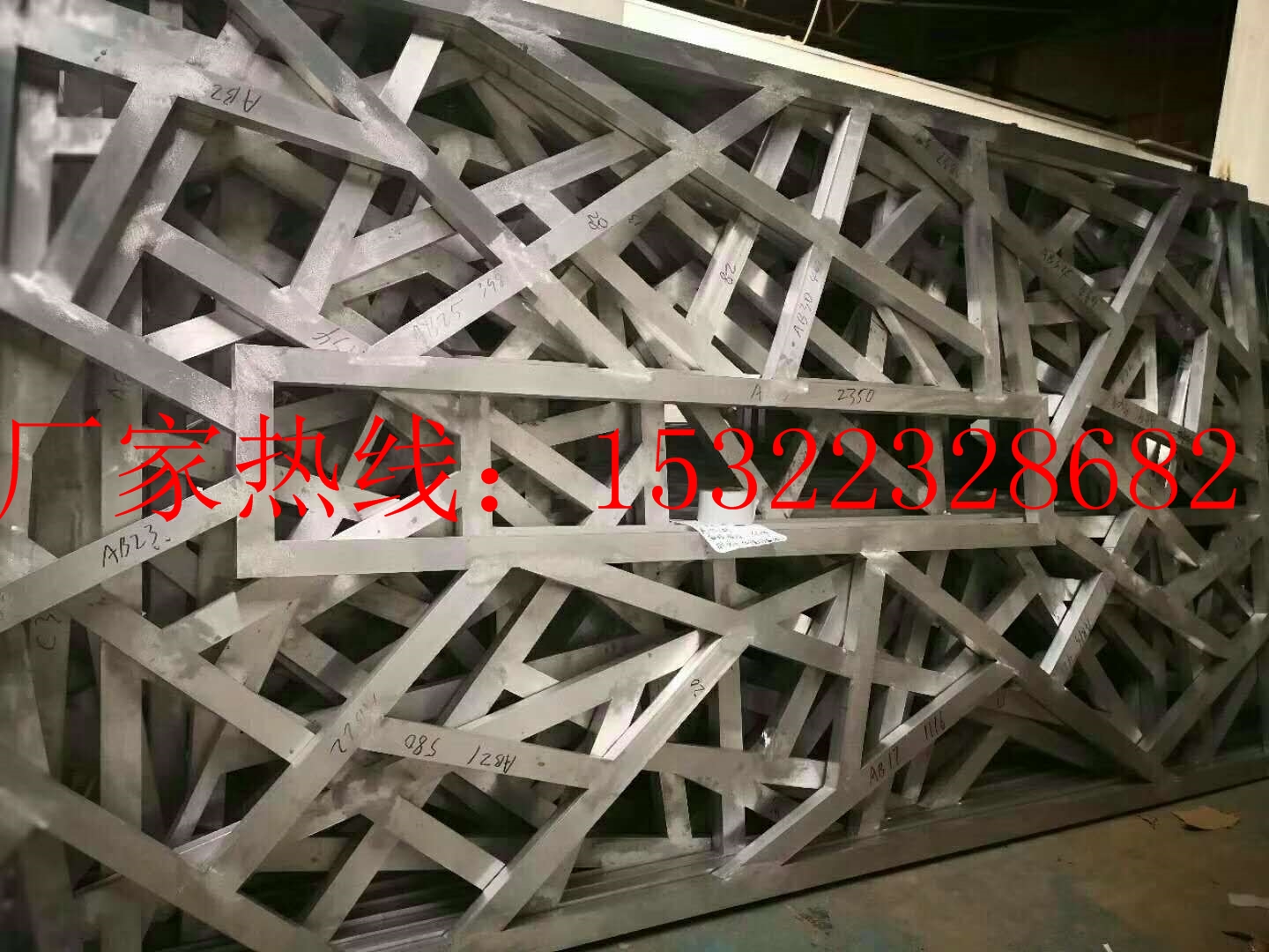 定做鋁方管隔斷屏風(fēng)鋁方管柵欄