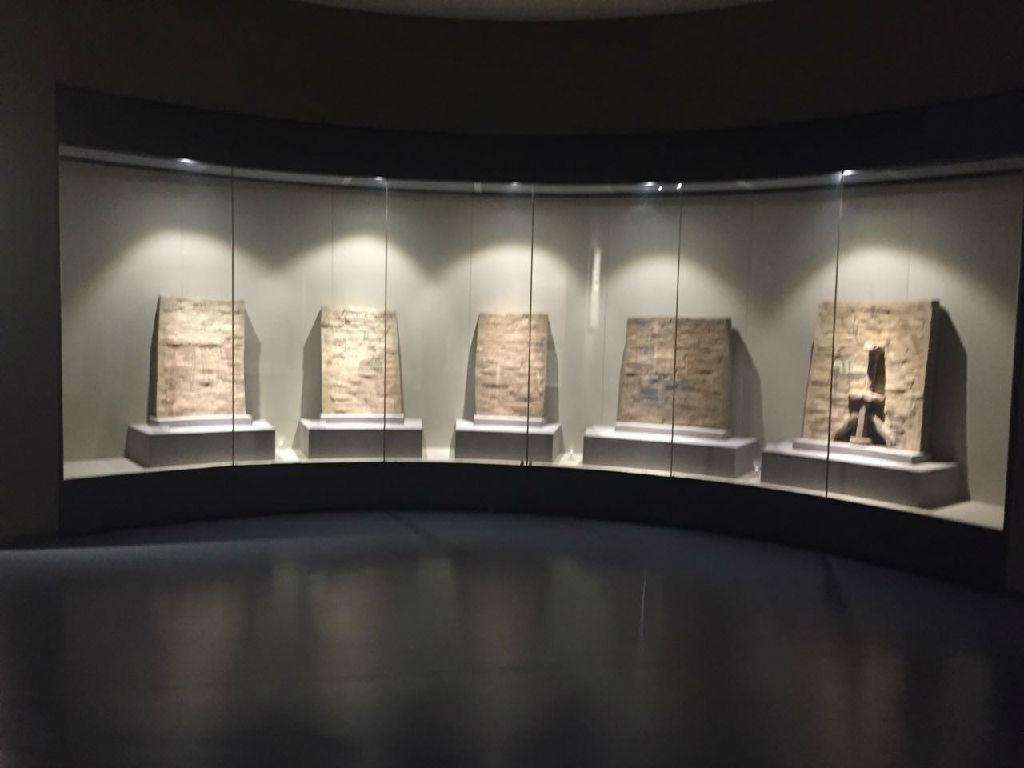 博物館展柜|博物館展柜廠家|大連恒藝空博物館展柜制作公司