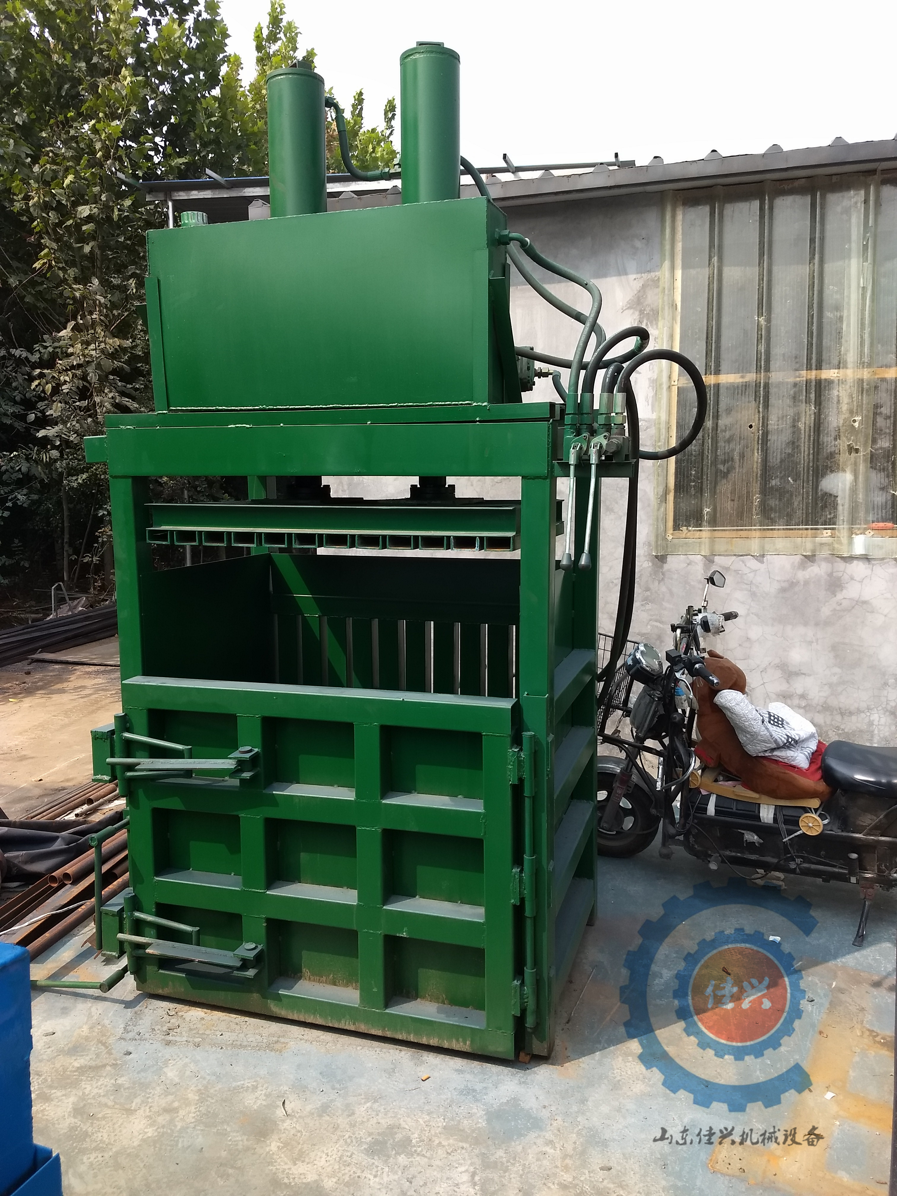 壓包機(jī) 全自動(dòng)紙箱打包機(jī) 可定做帶自動(dòng)推包 廢紙礦泉水瓶自動(dòng)扎捆機(jī)