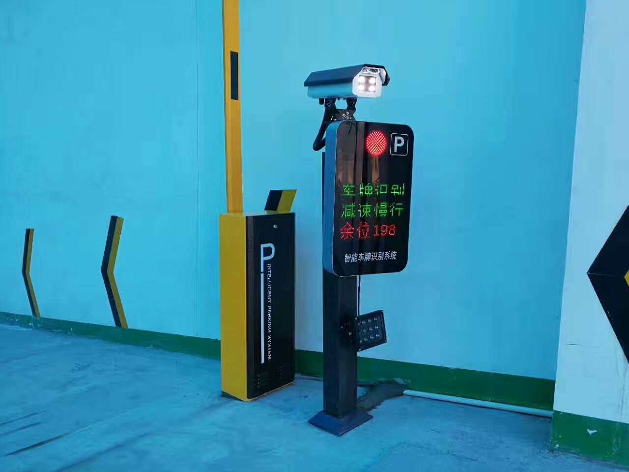 熬漢旗車(chē)牌識(shí)別，車(chē)牌識(shí)別一體機(jī)，車(chē)牌識(shí)別收費(fèi)系統(tǒng)，車(chē)牌識(shí)別一車(chē)一桿