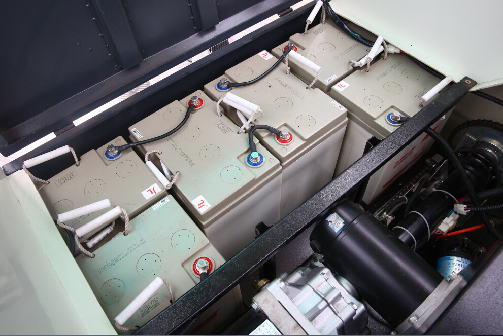 工廠用電動(dòng)掃地車，山東慶杰QJ-1580型工廠用電動(dòng)掃地車，掃地車廠家哪家好，山東電動(dòng)掃地車