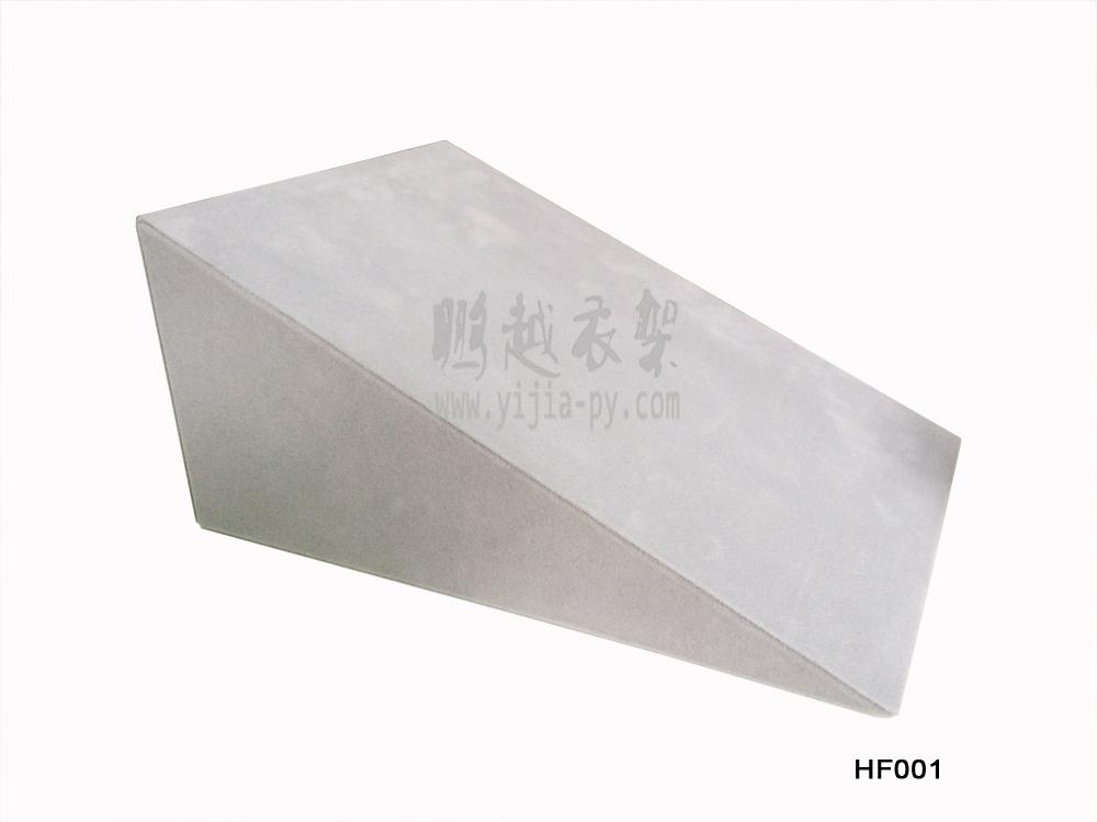 包絨布飾品盒項(xiàng)鏈?zhǔn)宙溄渲刚故炯?  title=