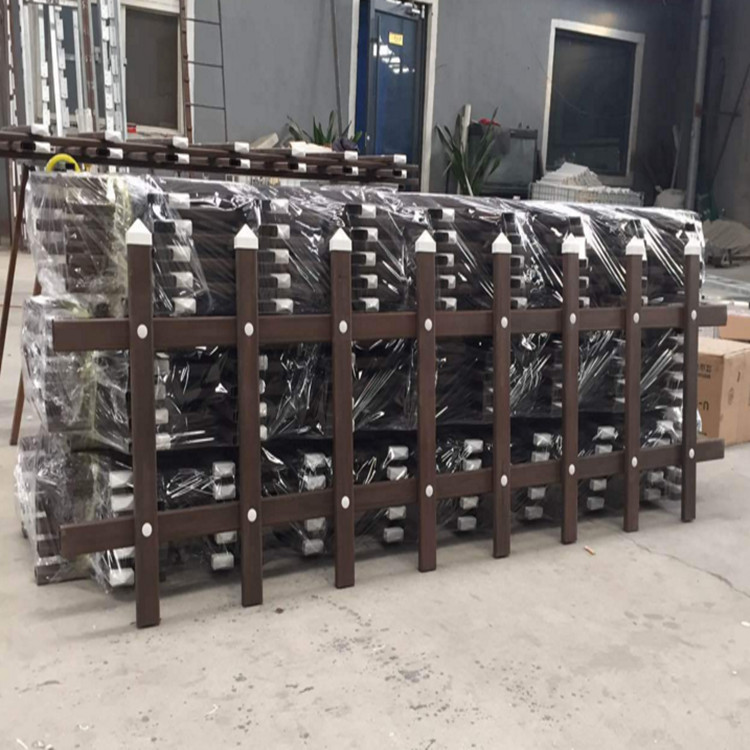 木紋草坪護(hù)欄  PVC草坪護(hù)欄  市政園林護(hù)欄  綠化護(hù)欄