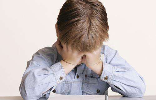 鄭州心理咨詢機構哪里更專業(yè)？偉凡告訴您怎樣解決學生自卑心理 鄭州偉凡心理咨詢機構