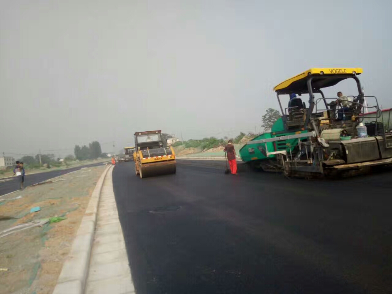 鄭州商丘周口鋪瀝青路面、鋪柏油馬路、市政道路瀝青攤鋪、彩色瀝青路面 鄭州商丘周口鋪瀝青路面鋪柏油馬路