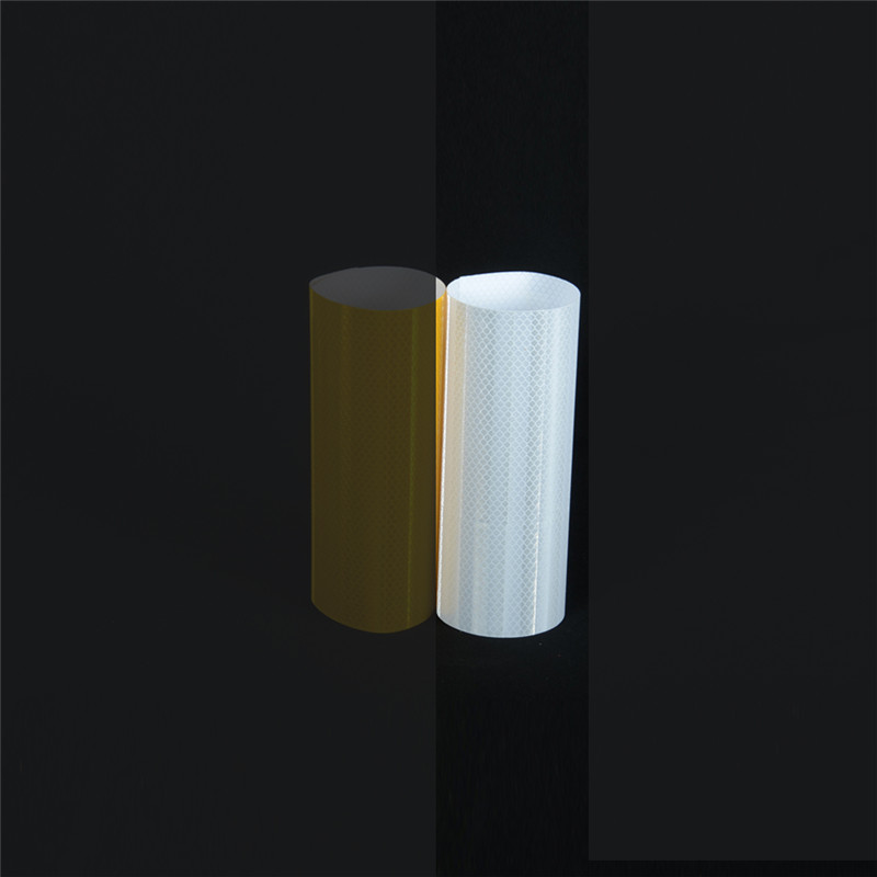 廠家供應(yīng)條形紋噴繪反光膜|用于車(chē)尾板反光牌|護(hù)墻角反光箭頭|廣告牌制作的反光噴繪膜