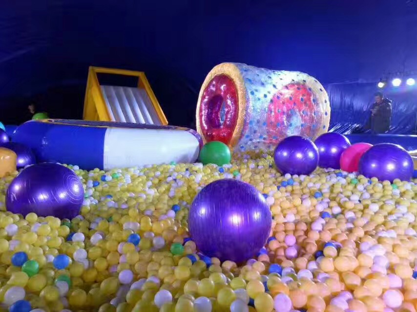 鯨魚島出租娛樂設(shè)施百萬海洋球租賃藍鯨粉鯨出租價格