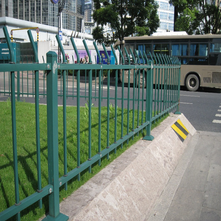 小區(qū)綠化帶護(hù)欄  鋅鋼草坪圍欄  戶外綠化帶隔離  鋅鋼護(hù)欄