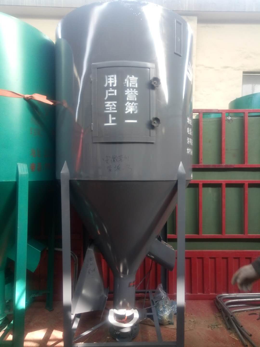 立式飼料攪拌機(jī)